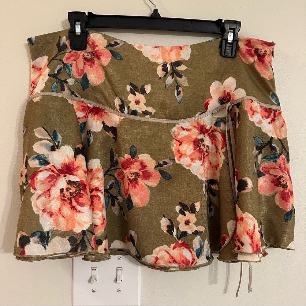 🎉HP🎉Full Tilt Womens XL Green Floral Low Rise Satin Mini Skirt Bow & Ruffle NEW